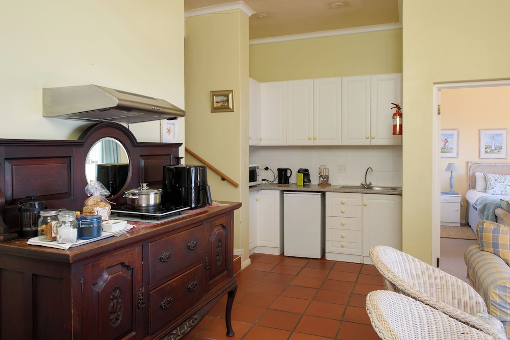 Albatross Guest House 6/68