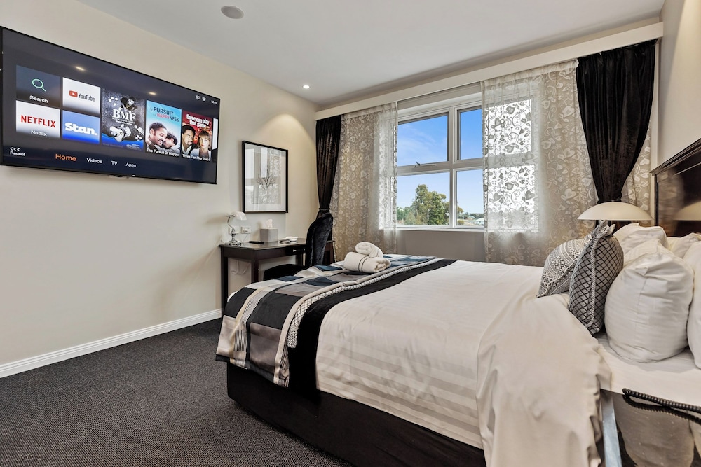 International Hotel Wagga Wagga 26/66