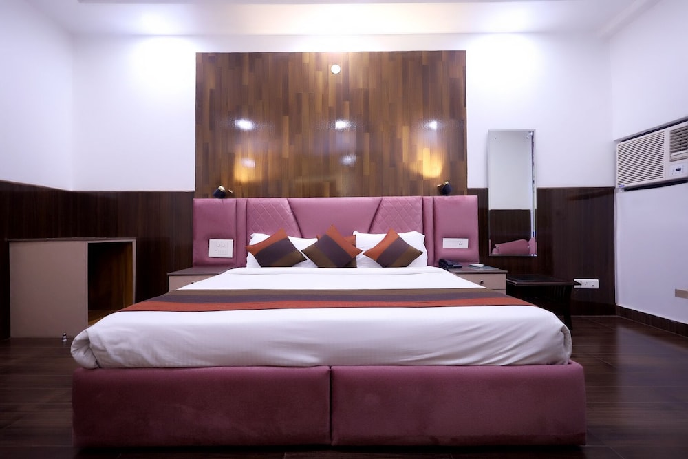 Hotel Krishna Sagar(Raj Nagar) 24/62