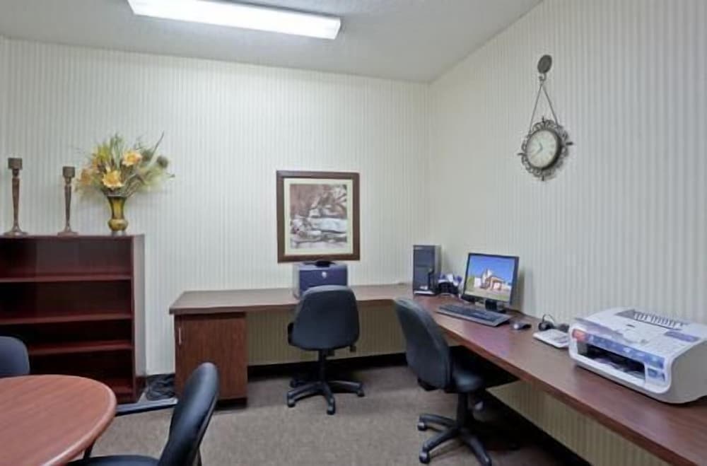 Days Inn by Wyndham Dodge City 46/56