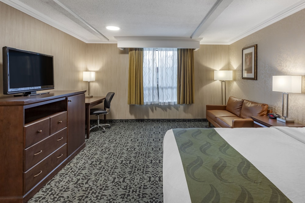 Quality Inn & Conference Centre Midland 42/54