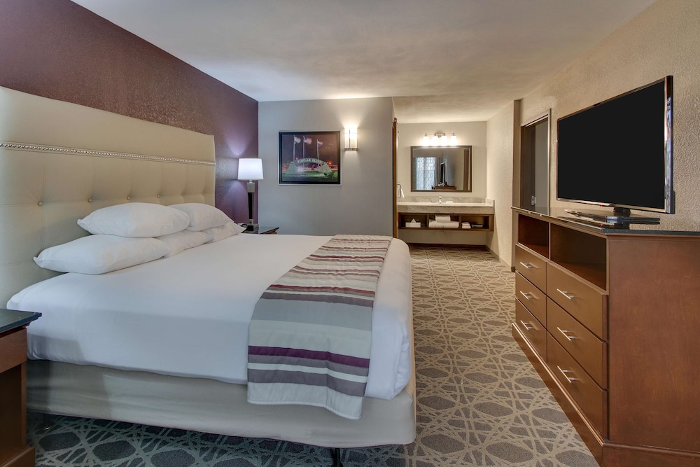 Drury Inn and Suites Poplar Bluff 11/48