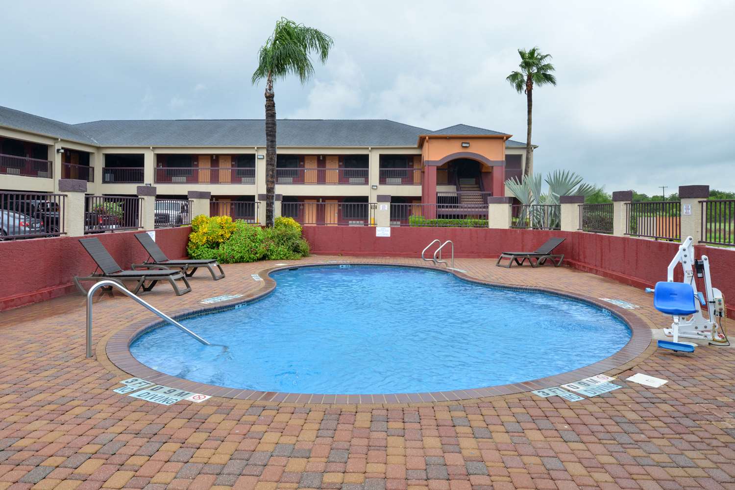 Americas Best Value Inn And Suites San Benito 37/37