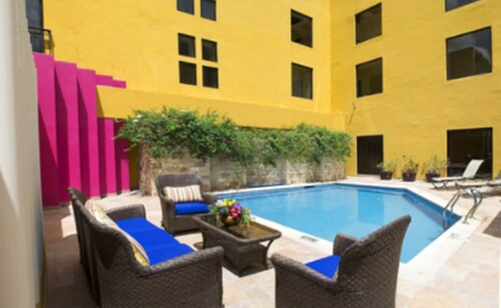 Hotel Plaza Colonial 58/62