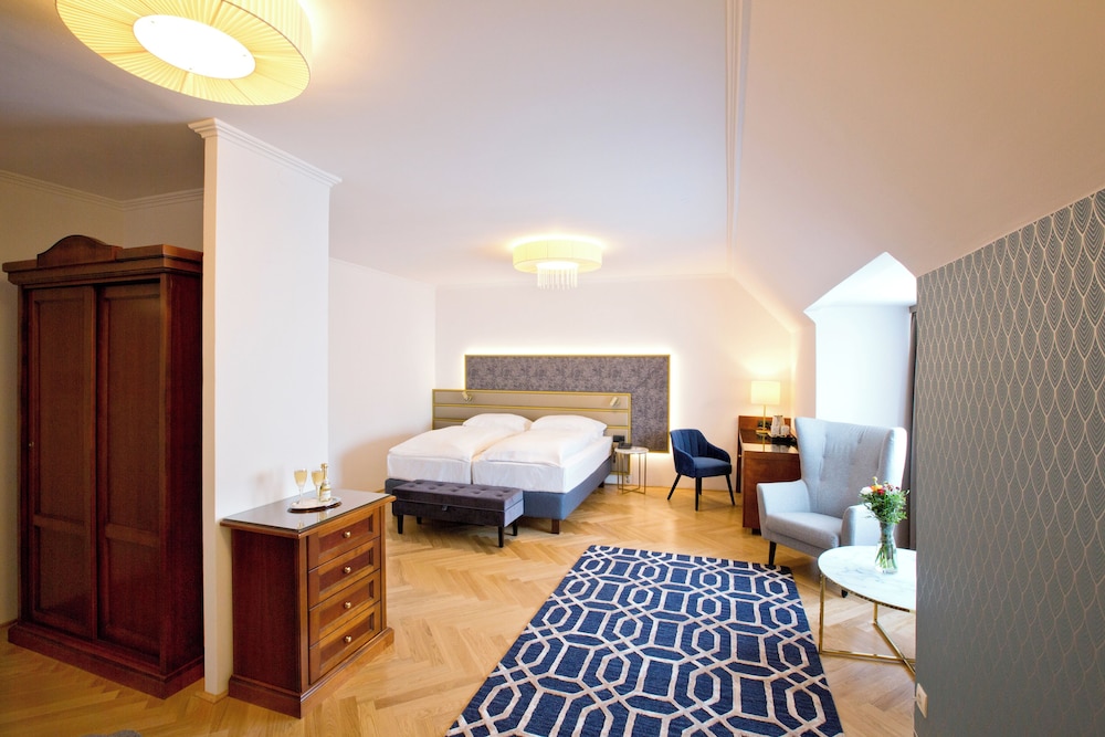 غرفة ديلوكس بسرير كوين، Hotel Secession an der Oper 8/10