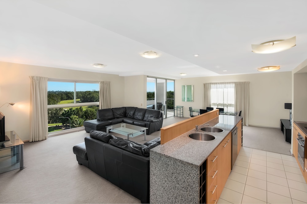 Pelican Waters Resort 40/68