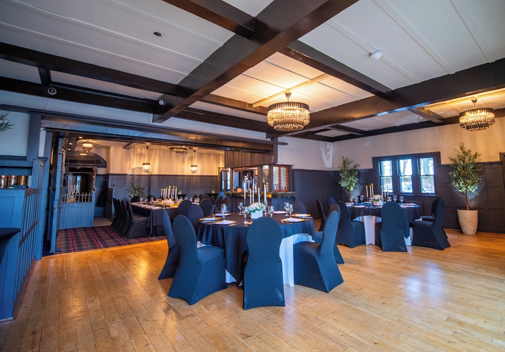 Abbotsford Hotel 35/50