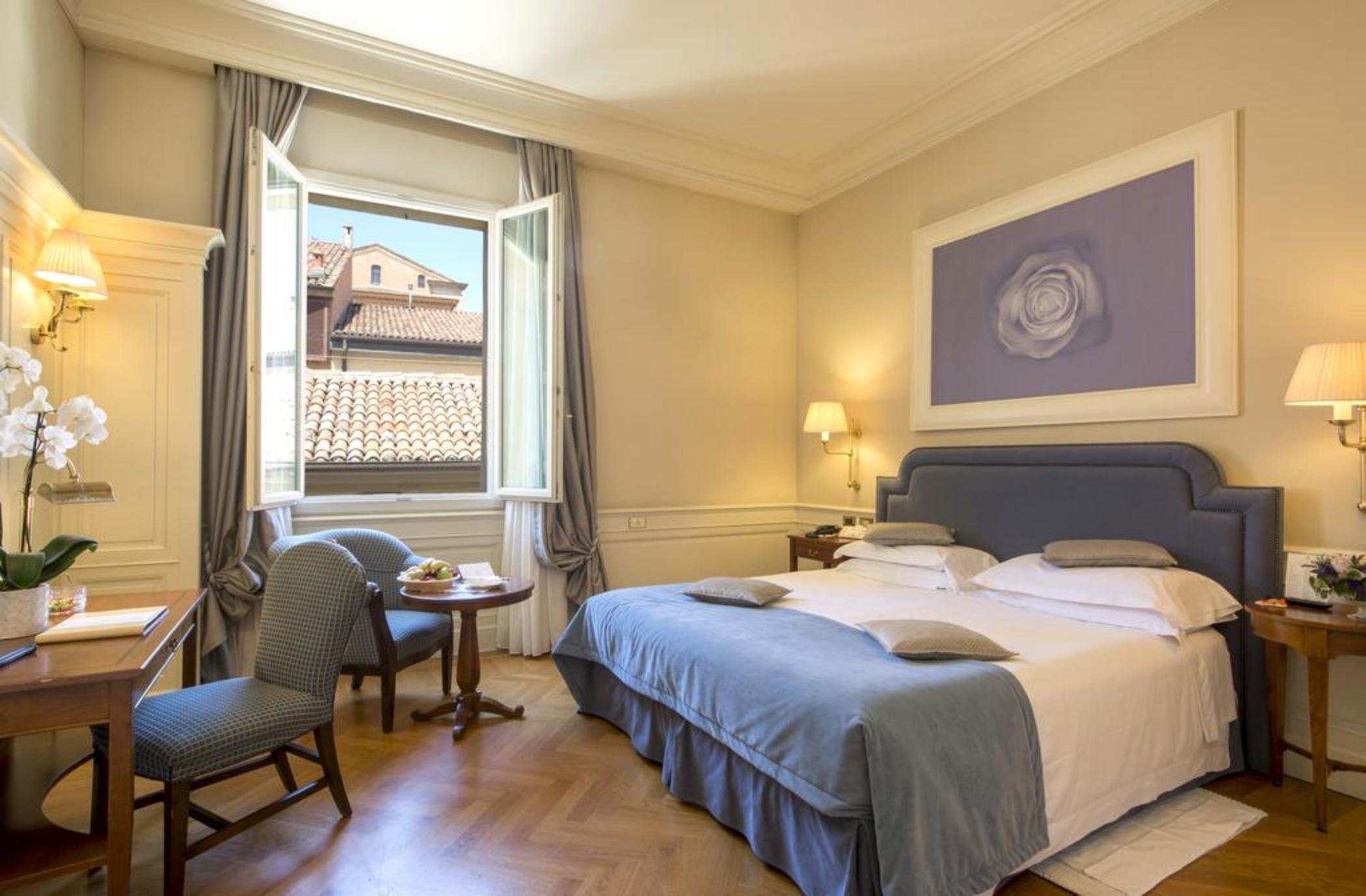 DELUXE, SUITE