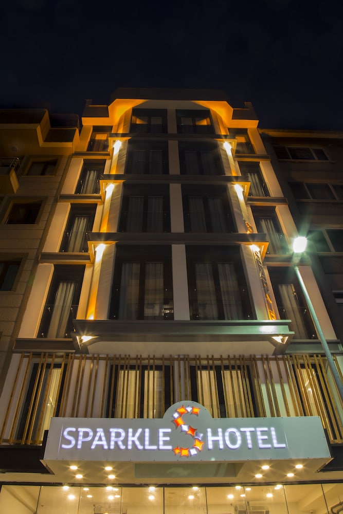 Sparkle Hotel 2/64