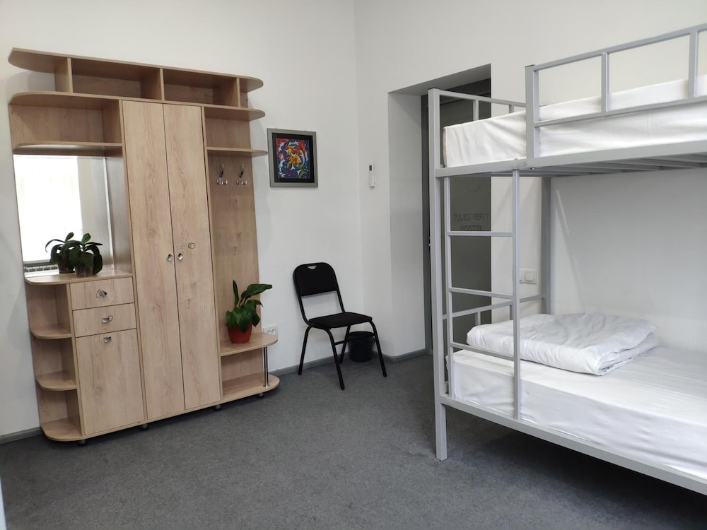 Jules Verne Hostel Tashkent 12/50