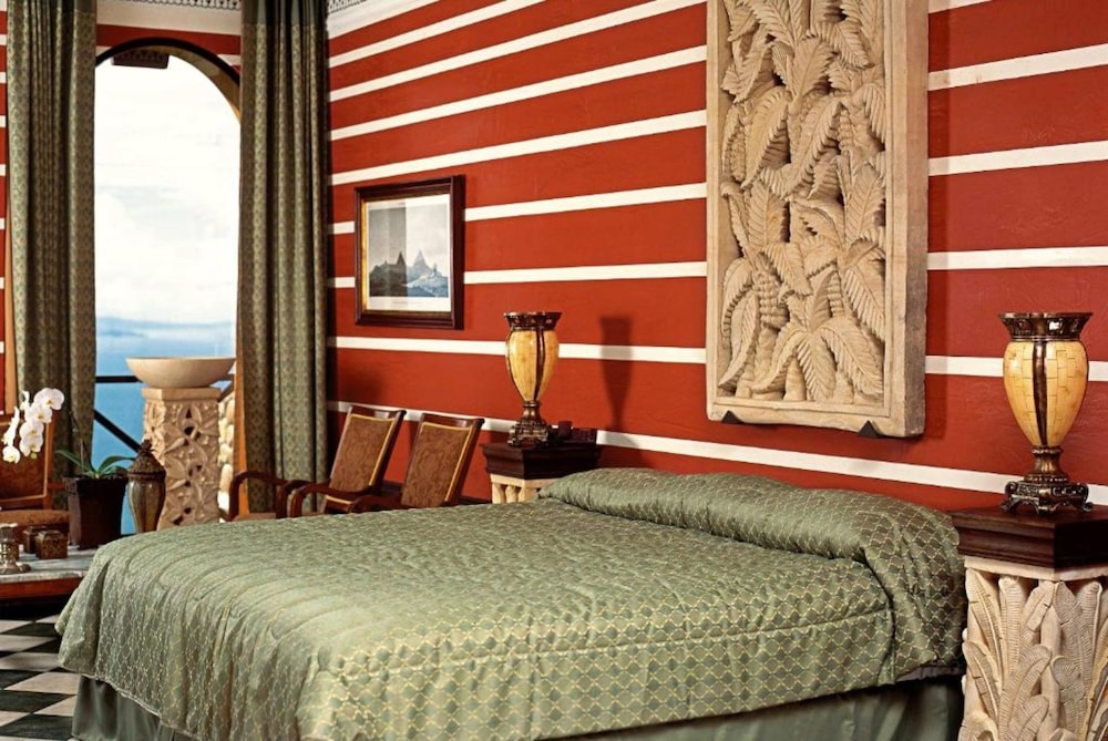 ZEPHYR, PALACE, SUITE