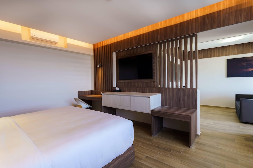 JUNIOR, KING BED