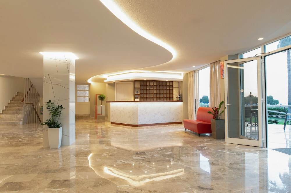 Costa Angela Seaside Resort 18/88