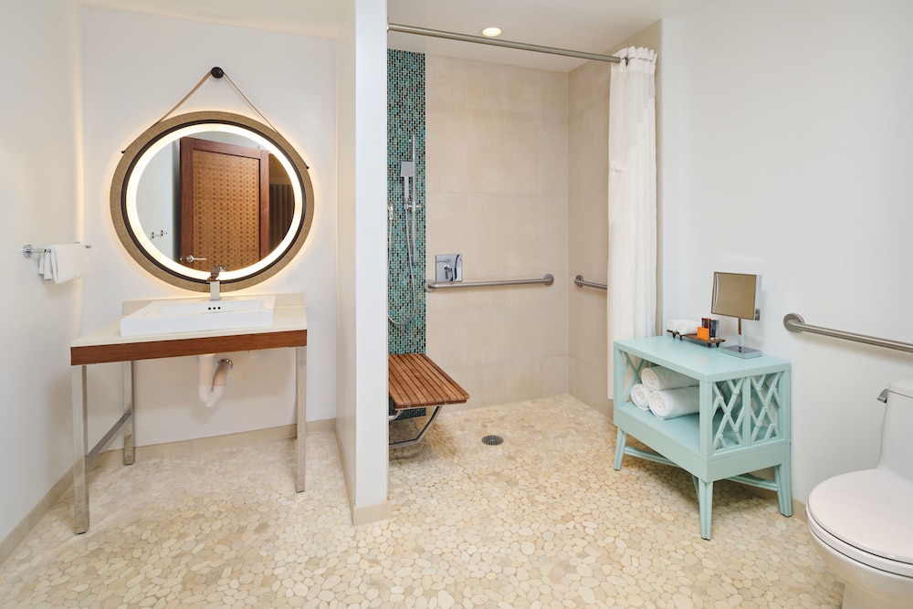 HYATT CENTRIC WAIKIKI BEACH 69/69