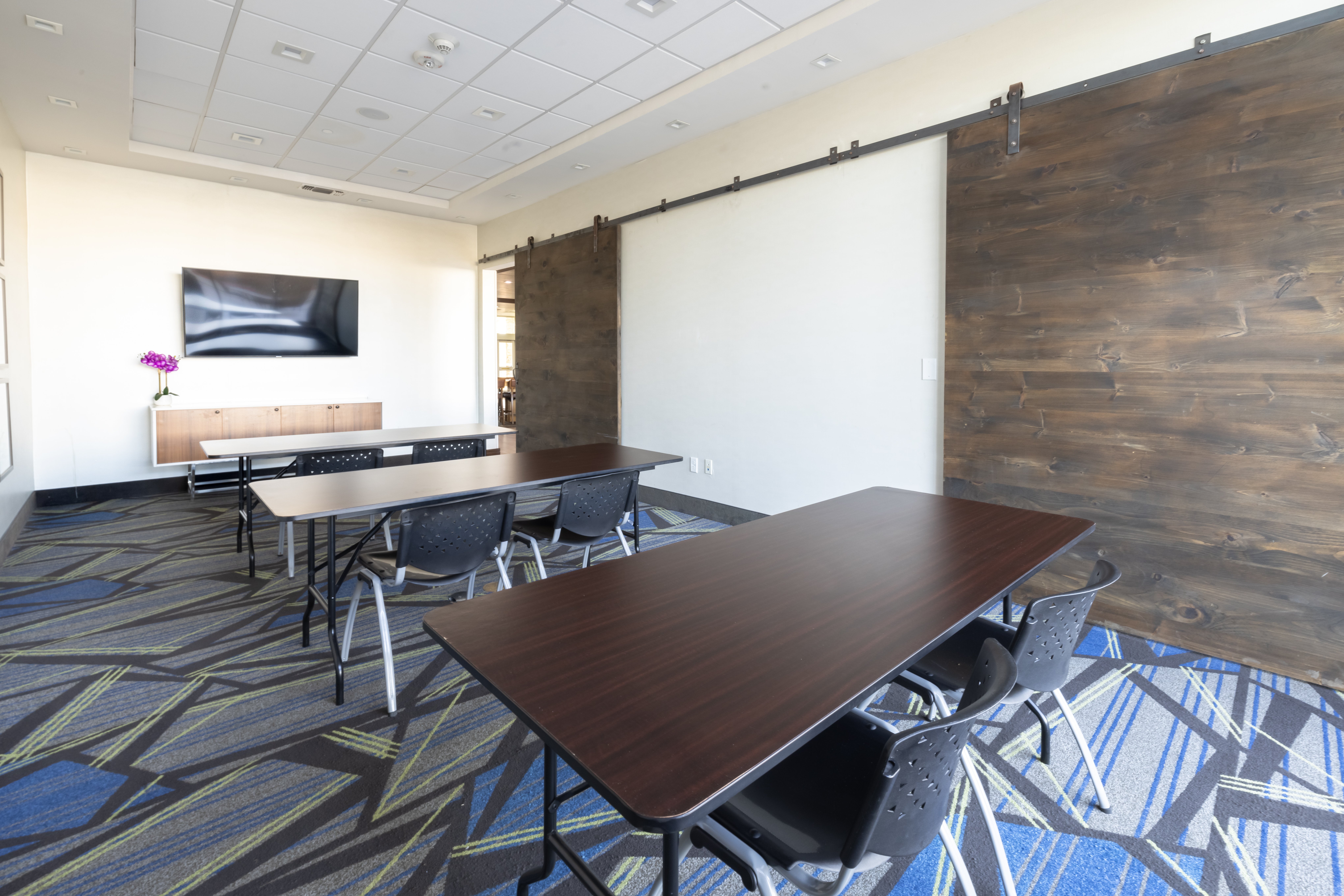 Holiday Inn Express and Suites Dallas Northeast Arboretum, an IHG Hotel 43/49