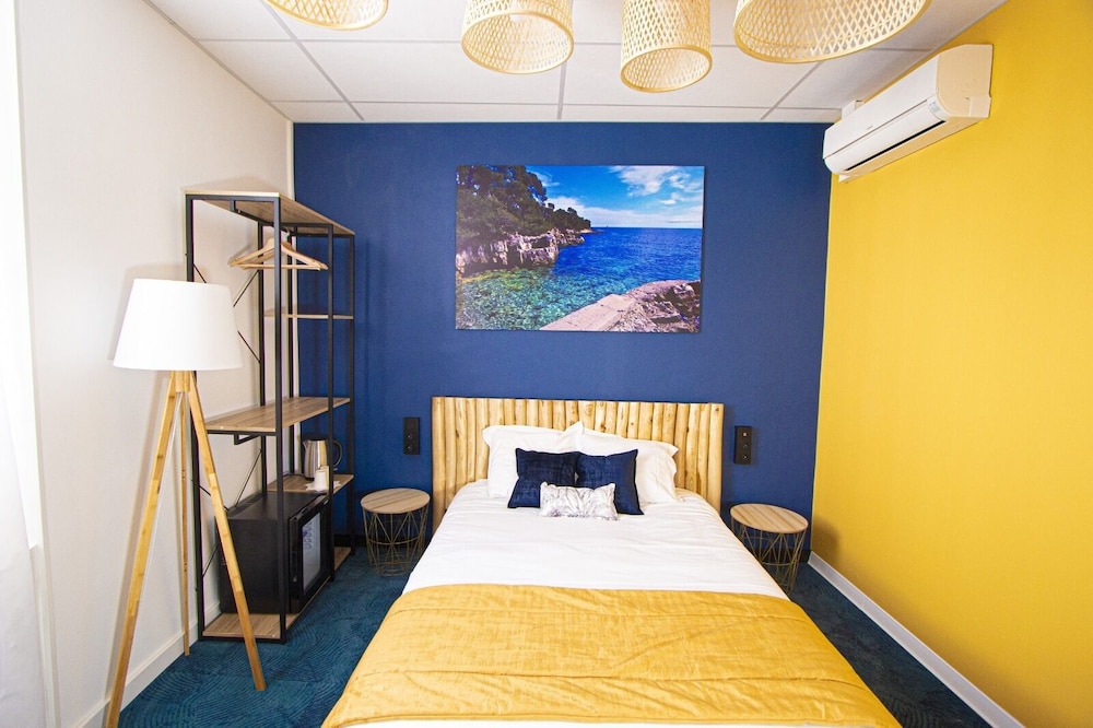 ECONOMY, SINGLE, DOUBLE BED
