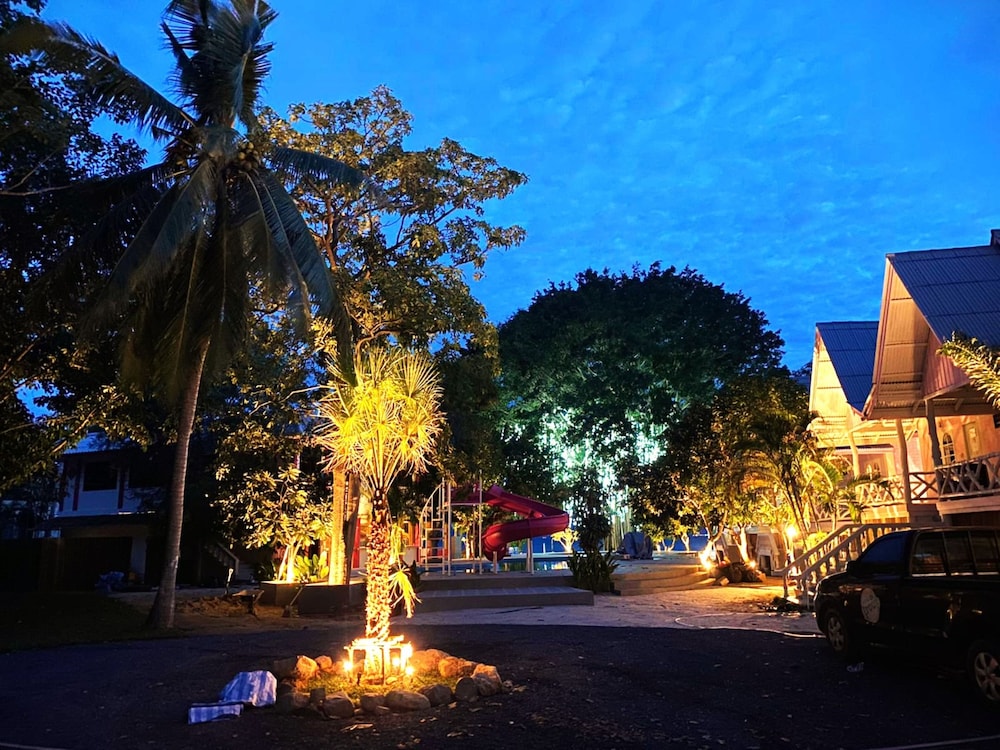 Slumber Party Beach Club and Resort Koh Phangan 10/15
