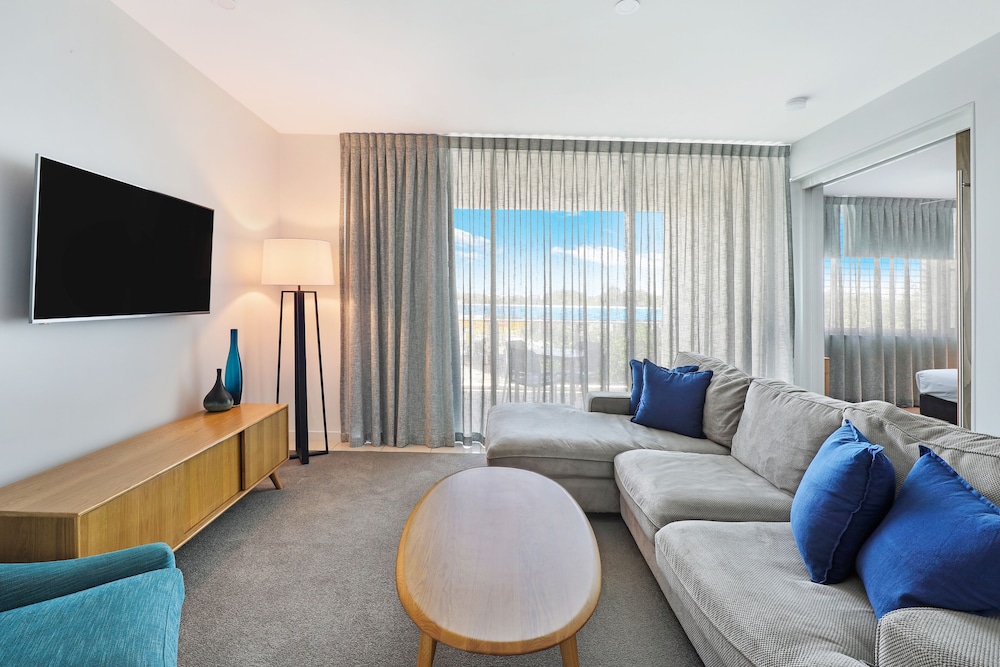 ELEMENT ON COOLUM BEACH 44/75