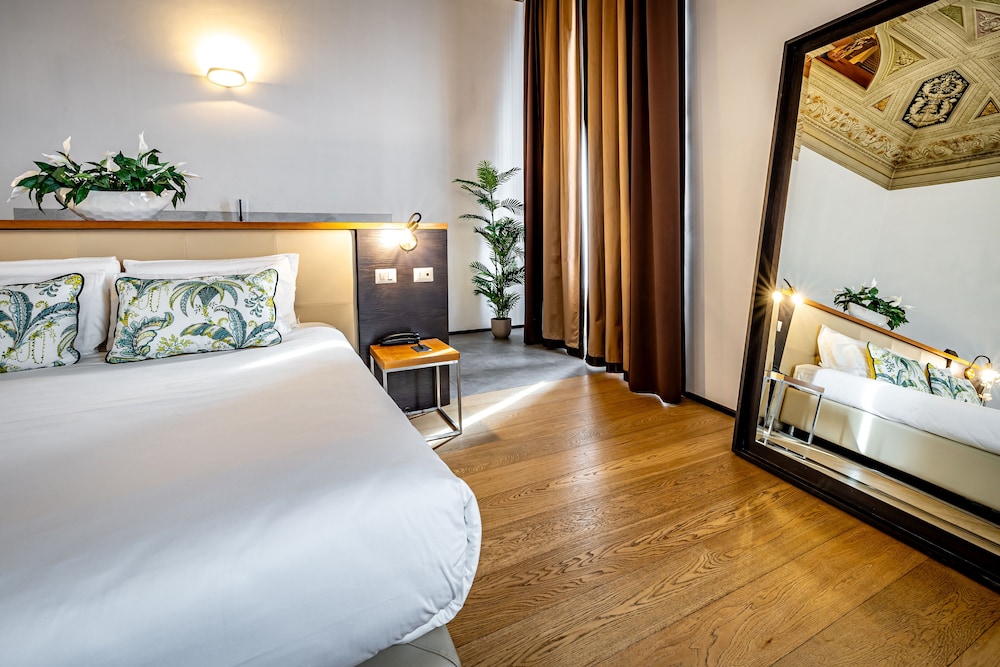 PRESTIGE, SUITE, RIVER VIEW