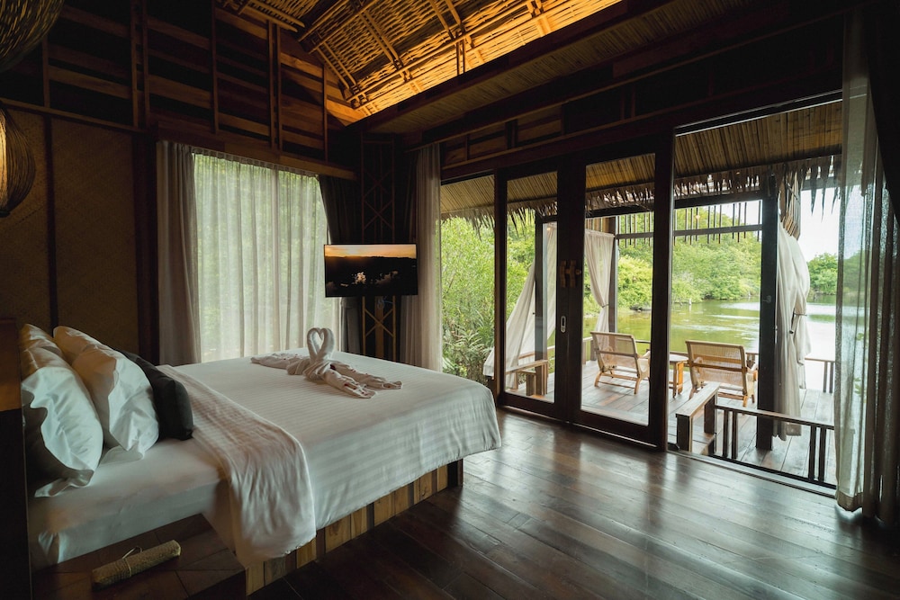 Overwater, Suite, Villa, King Bed, Villa View, Hot Tub