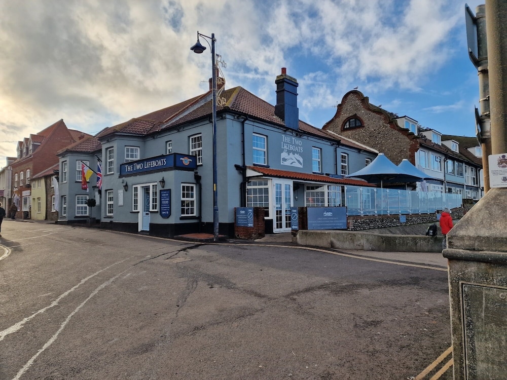 The Two Lifeboats 34/40