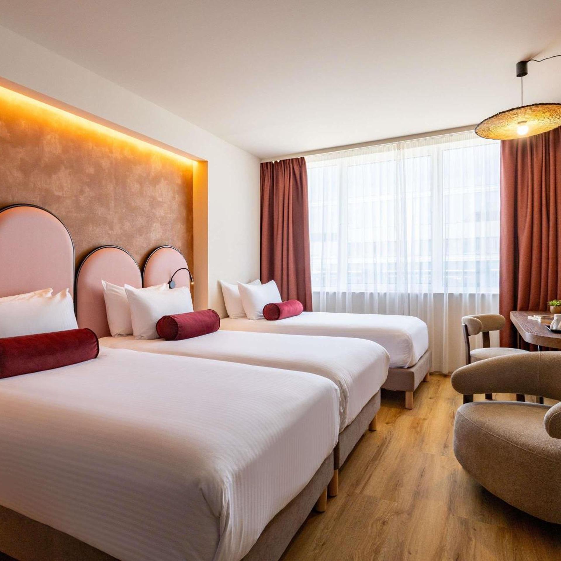 Classic, Twin Beds, Sofa