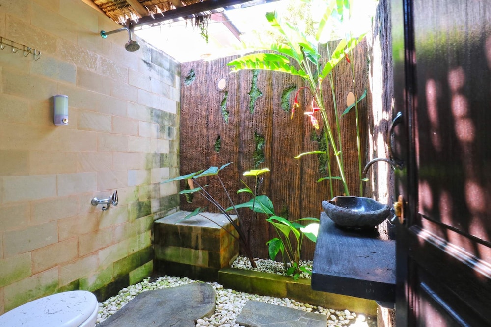 Aries Biru Hotel and Villa 46/49
