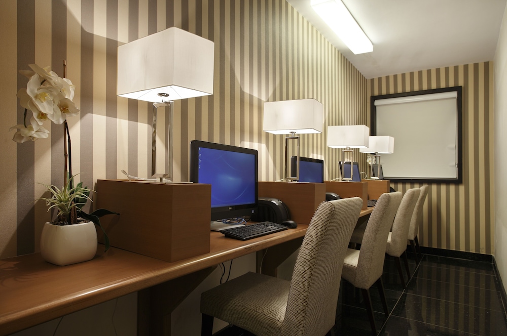 Royal Urban Macae Hotel 60/67