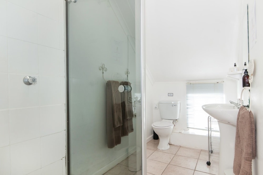 Millard Crescent Guest House 30/31