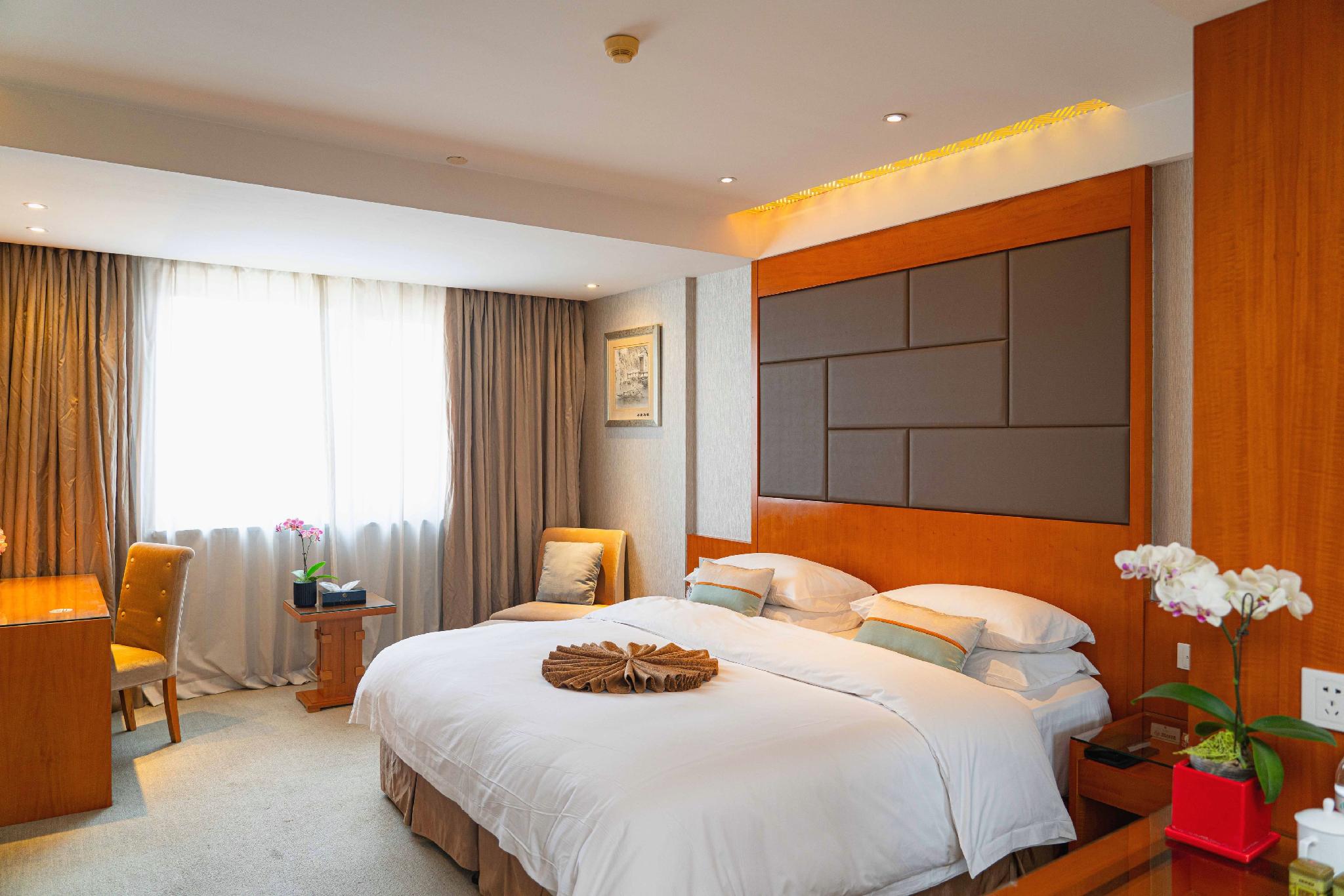 Oriental Hotel Tong Xiang 12/18