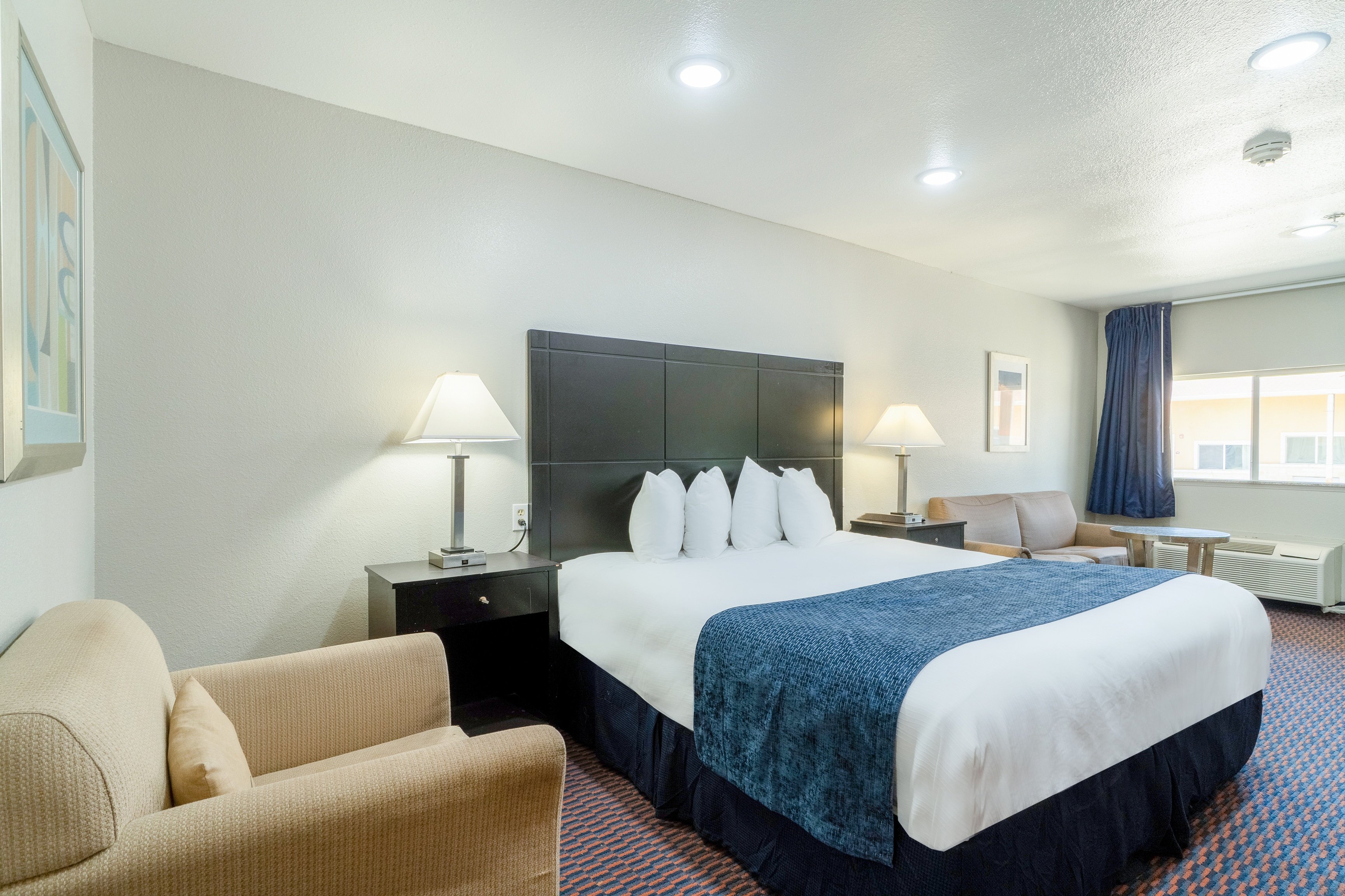 Atria Inn & Suites Kitchenette 28/43