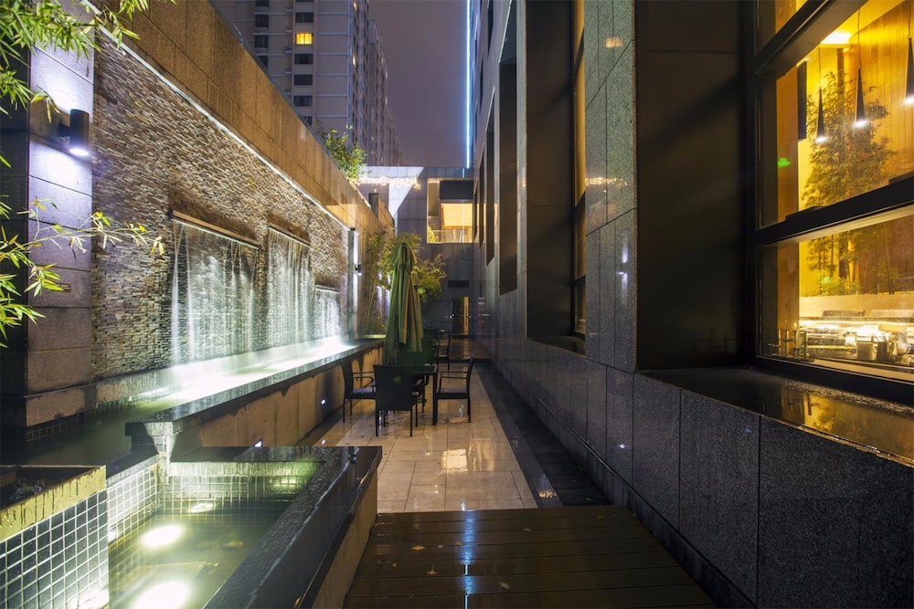 Wojo Hotel 48/50