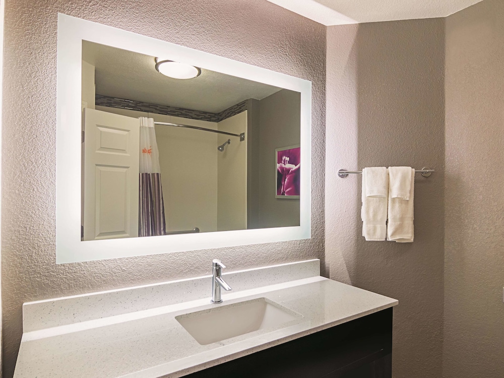 La Quinta Inn Suites Oklahoma City Nw Expwy 12/47