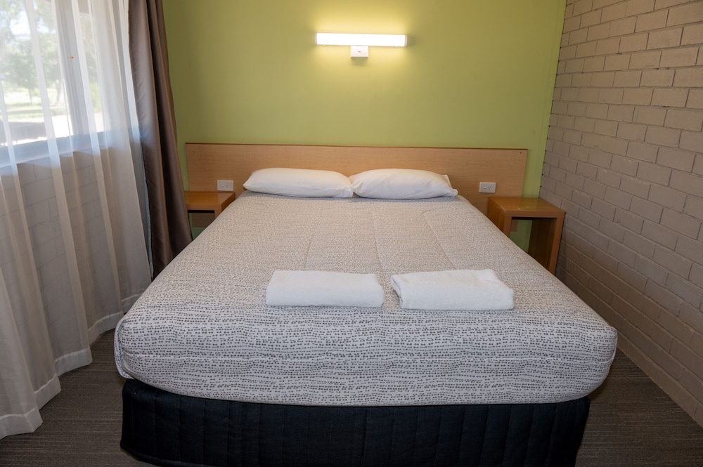 Family, 2 Double and Twin Beds