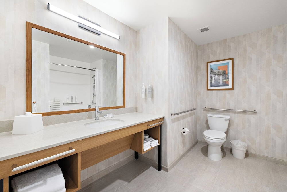 Hampton Inn by Hilton Ontario Airport 34/36
