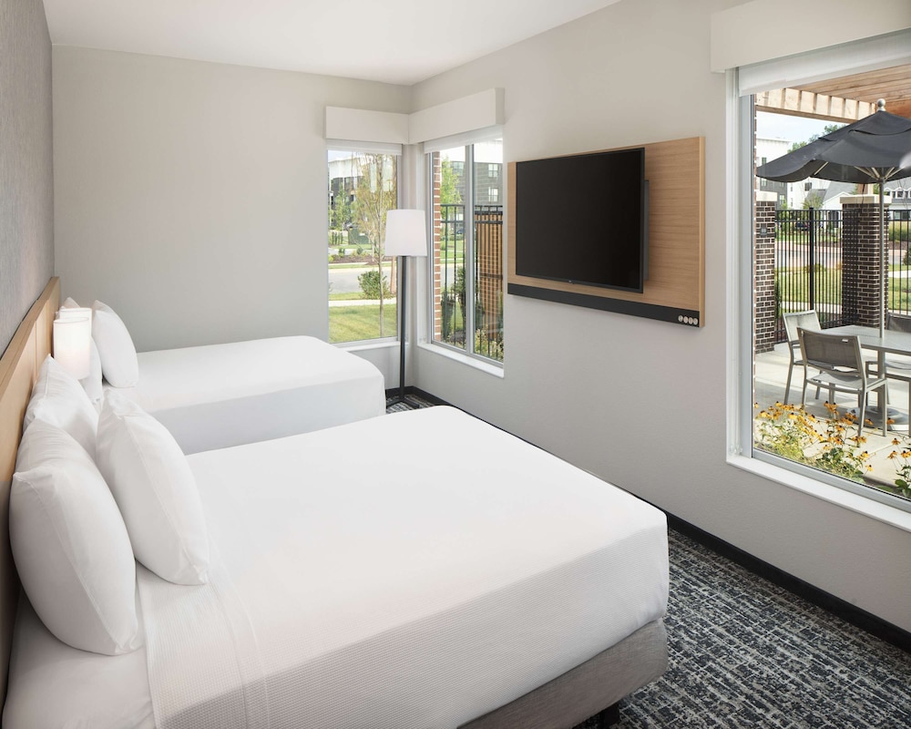 SUITE, 2 QUEEN BEDS, SOFA, ACCESSIBLE