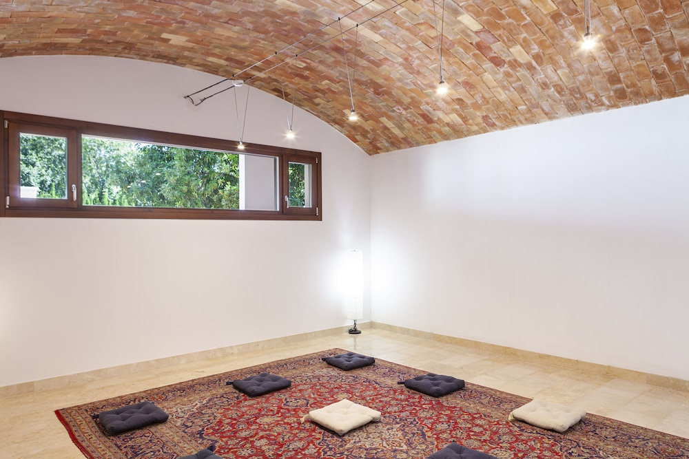 Ad Hoc Vitae Retreats & Health 2/20