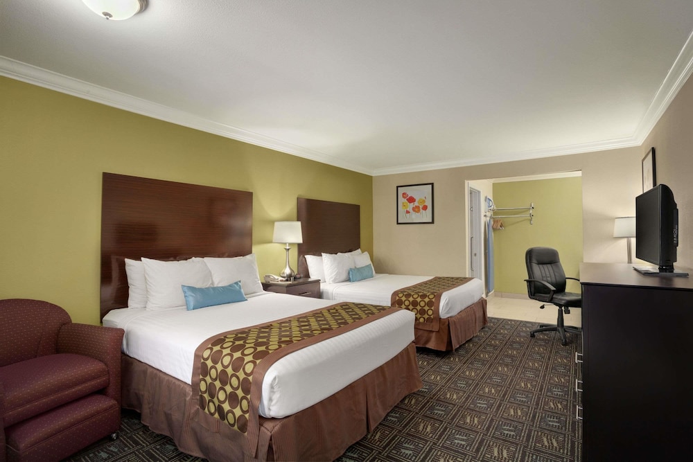 Solara Inn and Suites 17/33