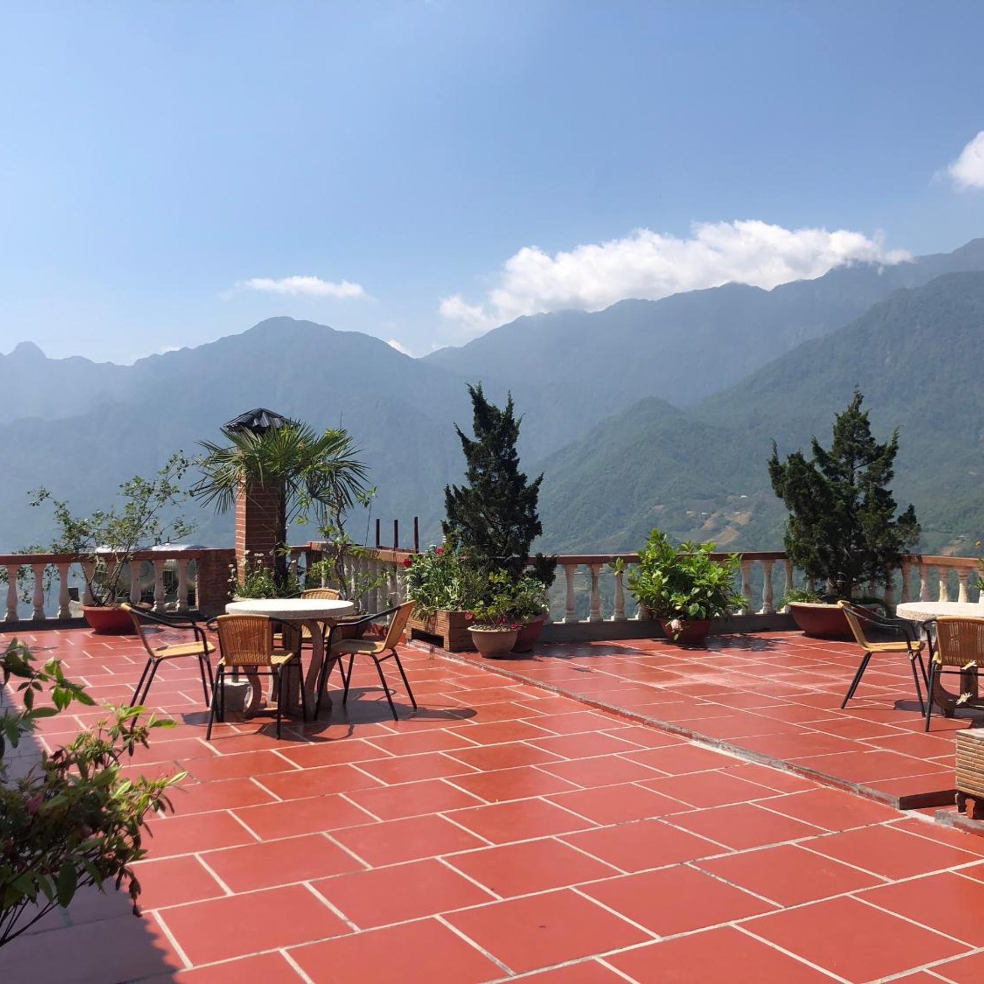 Cat Cat View Hotel 75/100