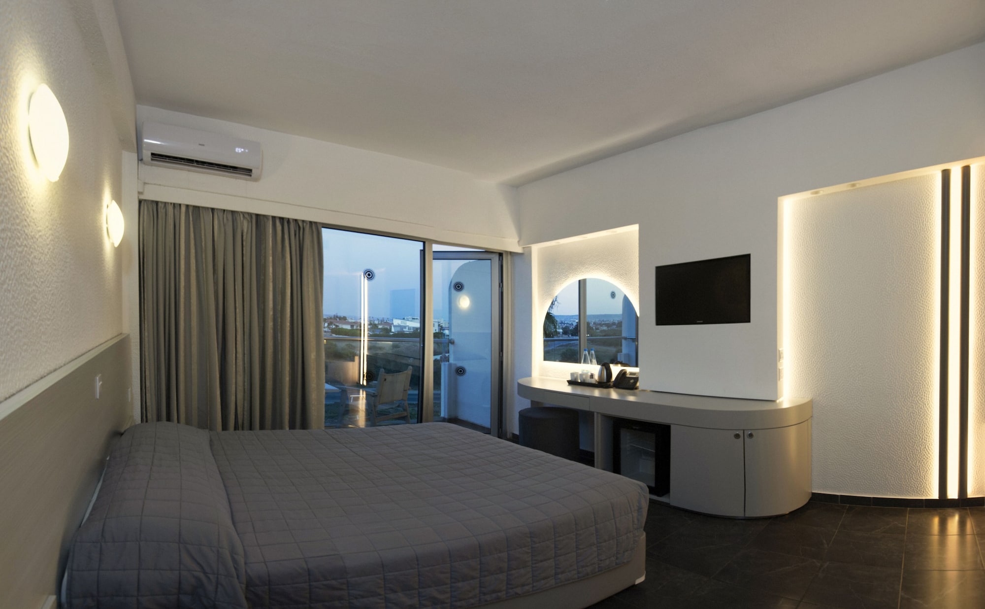 SUPERIOR, DOUBLE BED, POOL VIEW