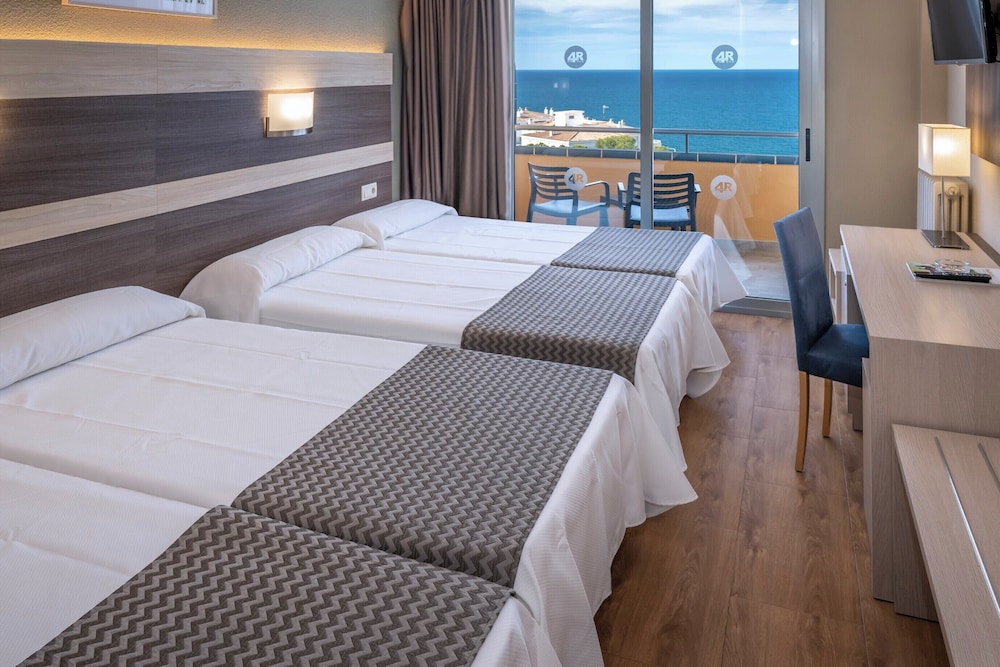 ROOM, QUADRUPLE, SEA VIEW, BALCONY
