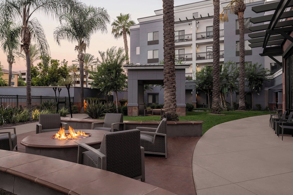Courtyard Los Angeles Burbank Airport 37/56