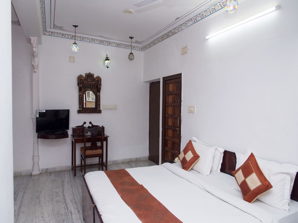 Oyo 10319 Hotel Pichola Haveli 5/16