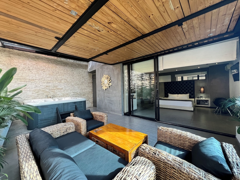 HOTEL 47 MEDELLIN STREET 41/59