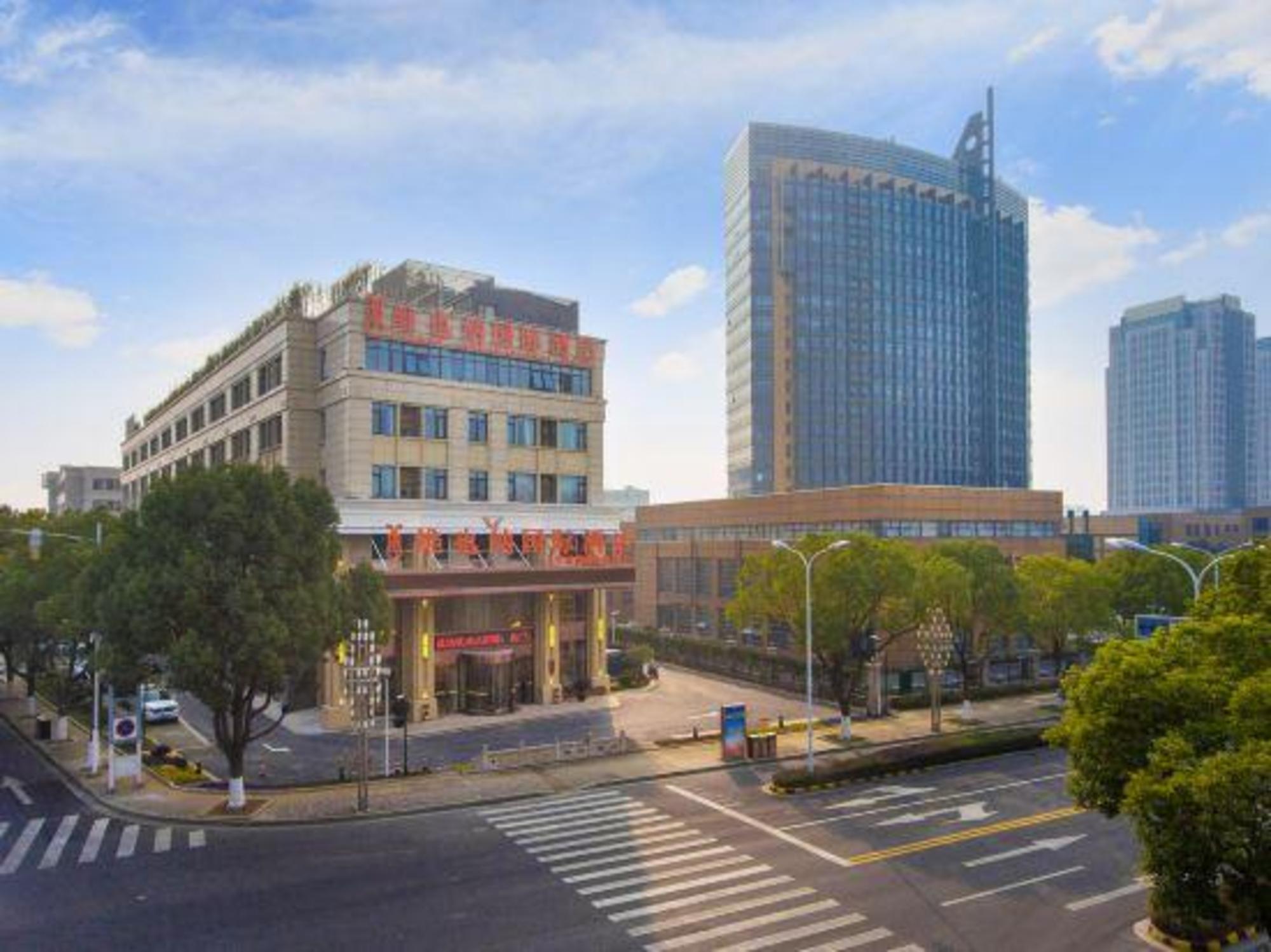 Vienna International Hotel (Suzhou University Town Yuexi subway station store) 34/35