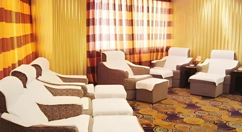 Outsky Hotel 26/50