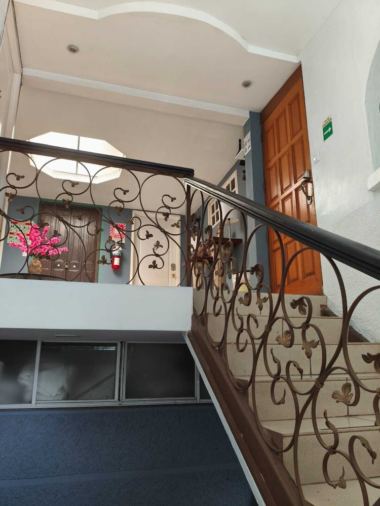 Hotel Tazumal House 12/82