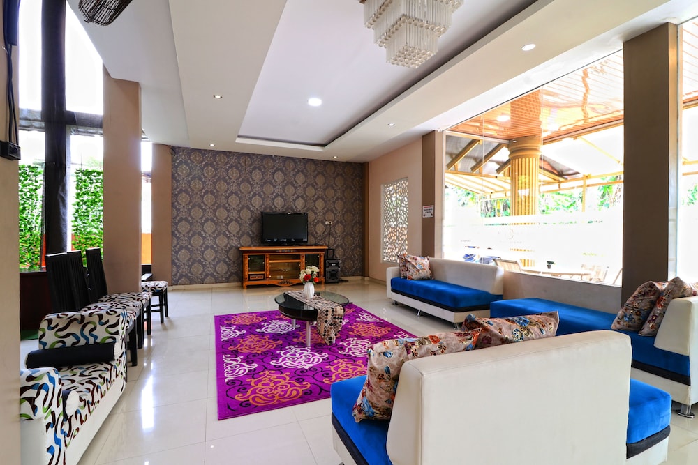 Ombey Guest House by ZUZU 15/20