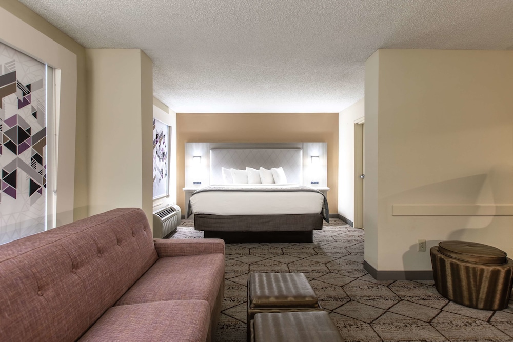 Wingate By Wyndham Charlotte Speedway Concord 42/69