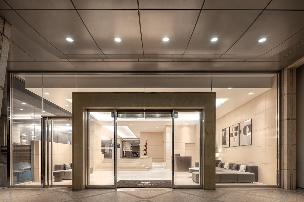 Lakeshore Hotel Metropolis I 34/52